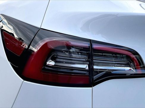 Used 2021 Tesla Model Y Long Range image 29