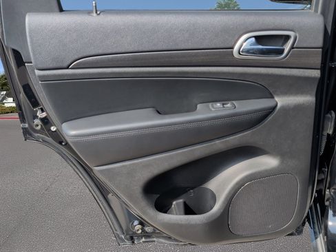 Used 2018 Jeep Grand Cherokee Laredo image 20