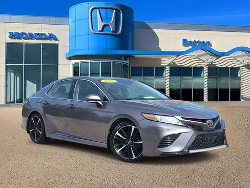 Used 2018 Toyota Camry XSE FWD image 1