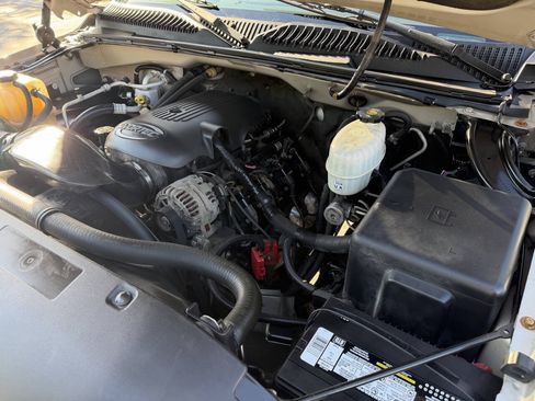 Used 2006 GMC Sierra 2500 W/T w/ Skid Plate Package AWD/4WD image 18