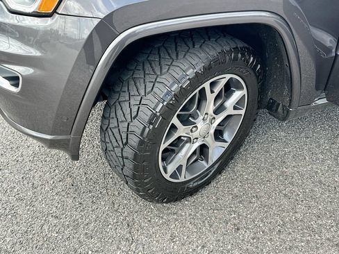 Used 2019 Jeep Grand Cherokee Overland AWD/4WD image 25