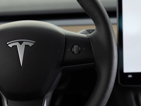Used 2023 Tesla Model 3 Standard Range RWD image 31