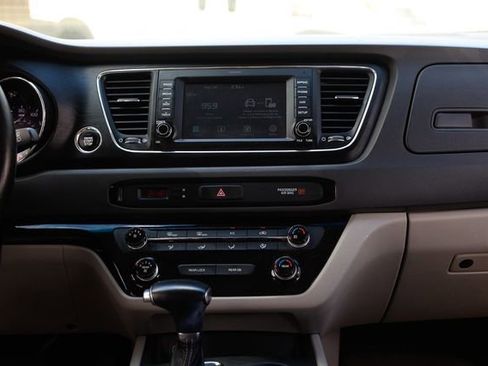 Used 2017 Kia Sedona LX w/ LX Essentials Premium Package image 37