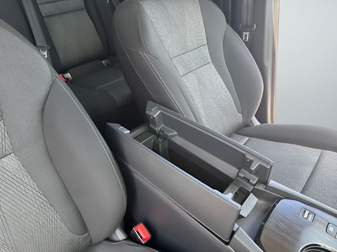 Used 2026 Nissan Rogue SV FWD image 36
