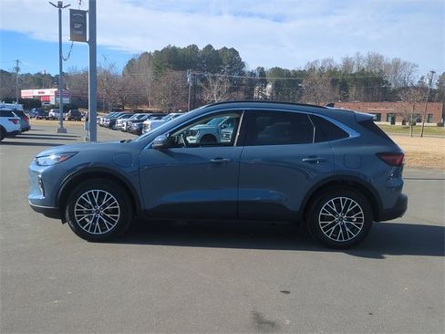 Used 2025 Ford Escape SE w/ Class II Trailer Tow Package image 10