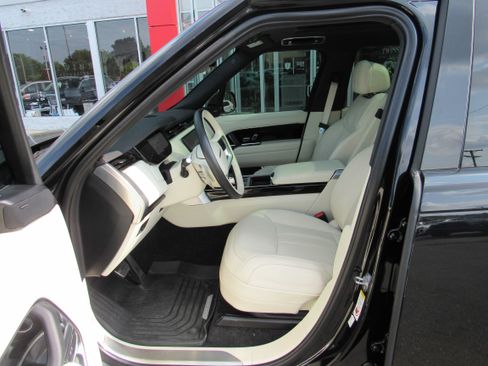 Used 2023 Land Rover Range Rover SE AWD/4WD image 11