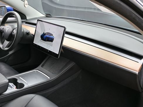 Used 2023 Tesla Model 3 Standard Range image 37