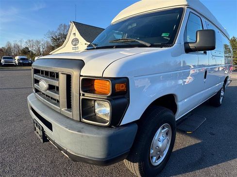 Used 2014 Ford E-250 and Econoline 250 Extended w/ Power Group image 12