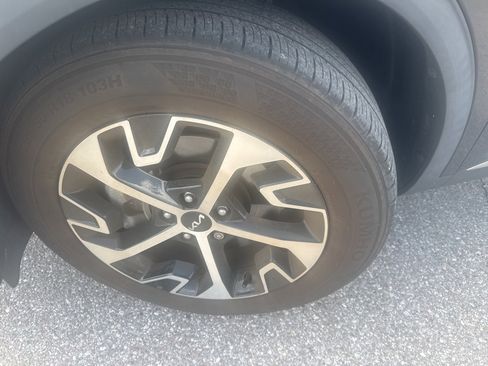 Used 2024 Kia Sportage EX image 11