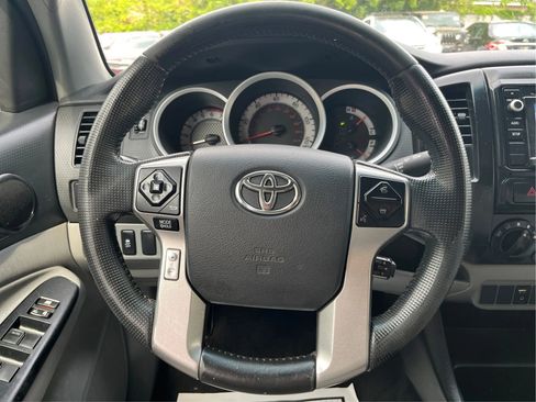 Used 2014 Toyota Tacoma PreRunner w/ Convenience Package RWD image 18