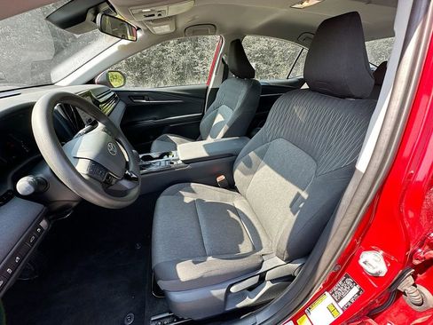 Used 2025 Toyota Camry LE image 28