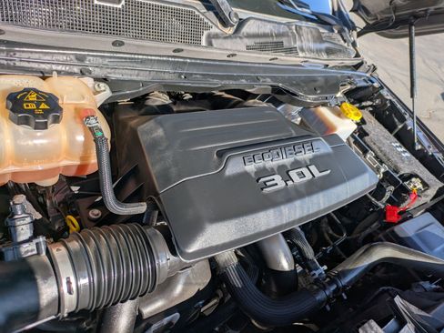 Used 2020 RAM 1500 Laramie image 32