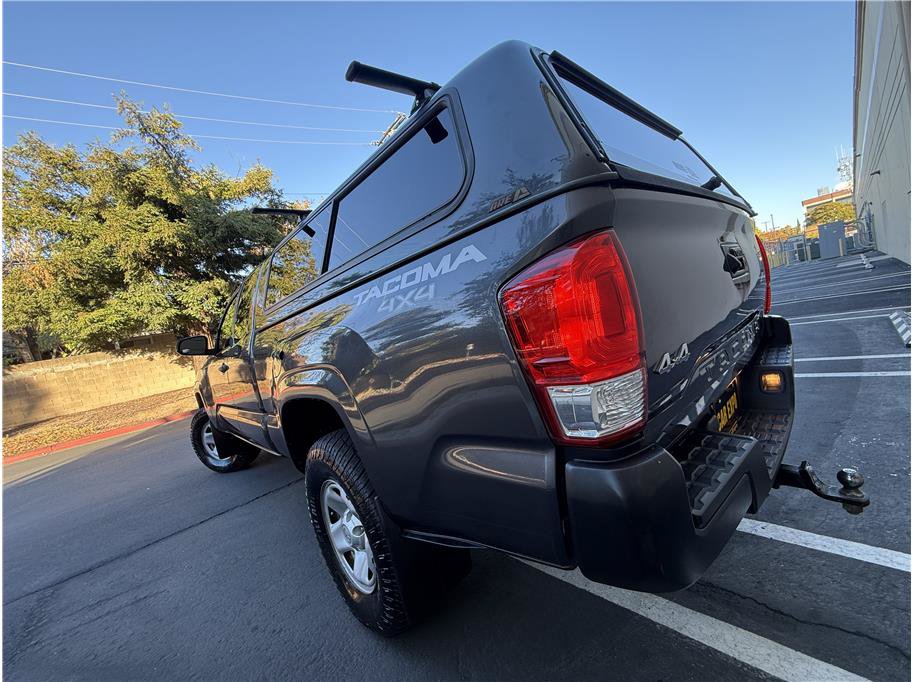 Used 2017 Toyota Tacoma SR AWD/4WD image 23
