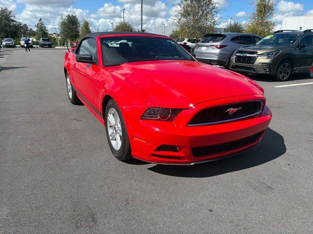Used 2013 Ford Mustang Convertible RWD image 3
