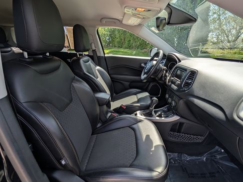 Used 2018 Jeep Compass Latitude image 11