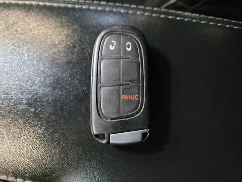Used 2020 Jeep Cherokee Latitude Plus FWD image 32