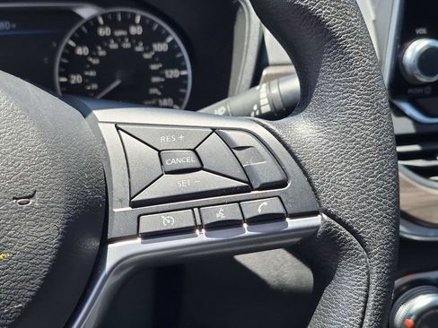 Used 2025 Nissan Altima 2.5 SV FWD image 22
