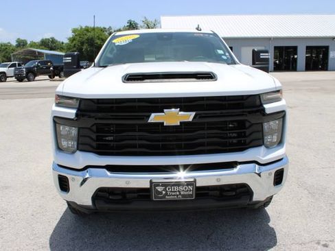 Used 2025 Chevrolet Silverado 2500 W/T w/ WT/CX Safety Package AWD/4WD image 2