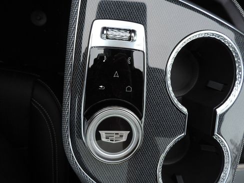 New 2026 Cadillac Optiq Luxury 2 image 20