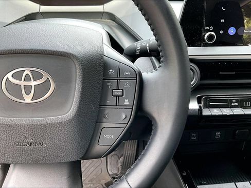 Used 2024 Toyota Prius LE FWD image 11