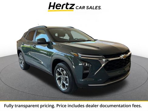 Used 2025 Chevrolet Trax LT FWD image 1