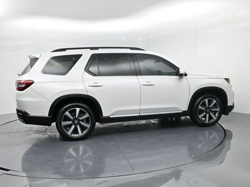Used 2025 Honda Pilot Touring image 8