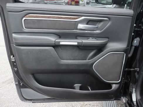 Used 2019 RAM 1500 Laramie AWD/4WD image 34