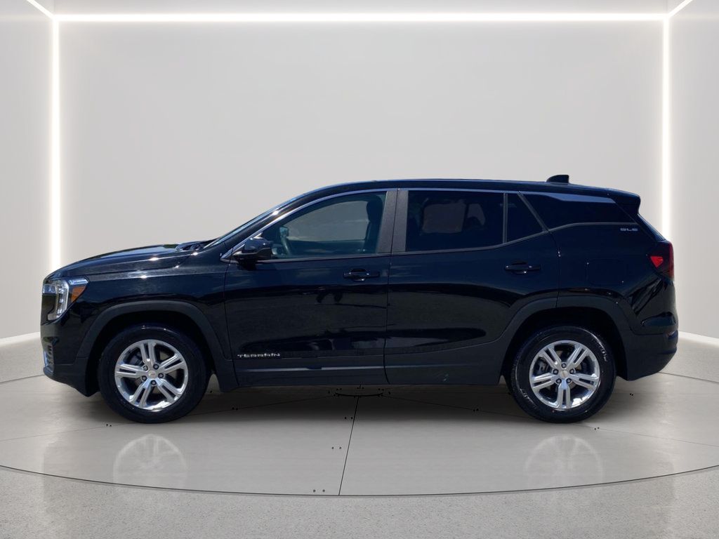 Used 2024 GMC Terrain SLE FWD image 2