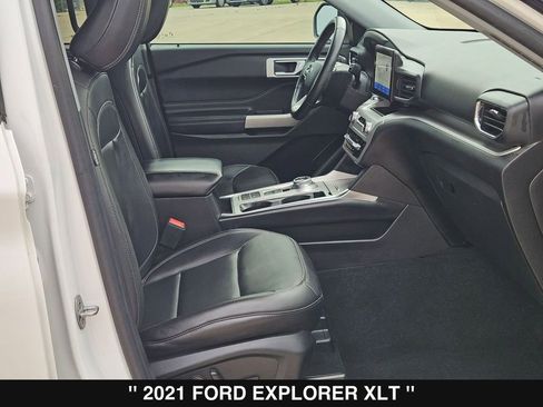 Used 2021 Ford Explorer XLT w/ Equipment Group 202A RWD image 27