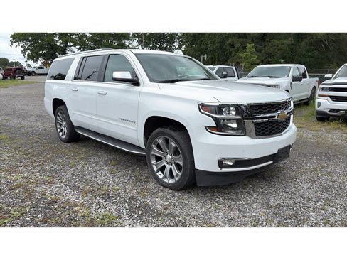 Used 2017 Chevrolet Suburban Premier w/ Max Trailering Package AWD/4WD image 2