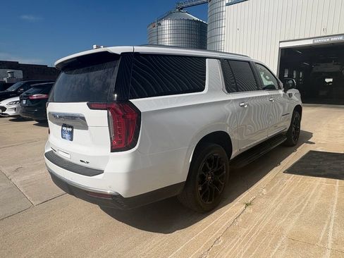 Used 2024 GMC Yukon XL SLT w/ SLT Luxury Package AWD/4WD image 3