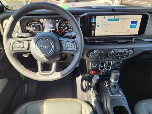 New 2025 Jeep Gladiator Mojave image 24