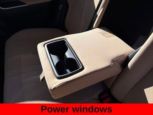 Used 2021 Toyota RAV4 LE image 18