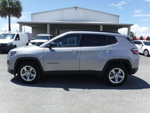 Used 2024 Jeep Compass Latitude AWD/4WD image 1