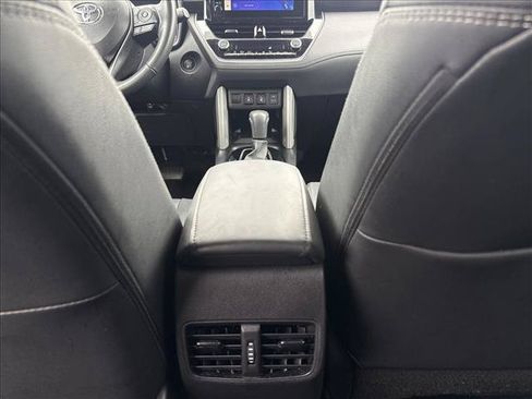 Used 2025 Toyota Corolla Cross XLE FWD image 18