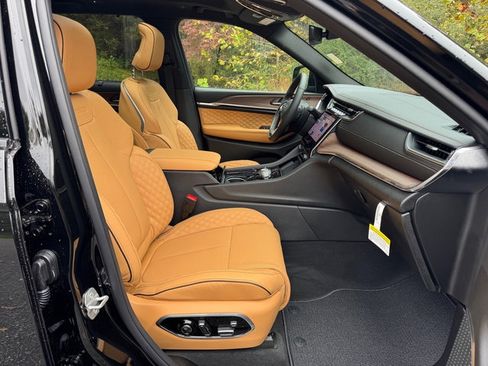 New 2025 Jeep Grand Cherokee Summit w/ Luxury Tech Group V image 21