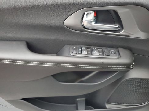 New 2026 Chrysler Voyager LX image 26