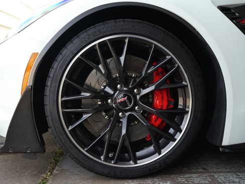 Used 2015 Chevrolet Corvette Z06 w/ 3LZ Preferred Equipment Group image 32