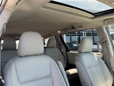 Used 2016 Toyota Sienna XLE w/ XLE Navigation Package FWD image 17