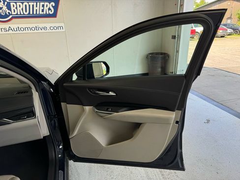 Used 2019 Cadillac XT4 Premium Luxury w/ Cold Weather Package AWD/4WD image 30
