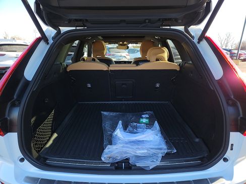 Certified 2024 Volvo XC60 B5 Ultimate w/ Protection Package Premier image 28