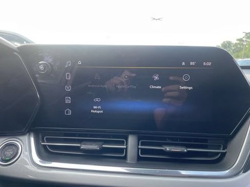 Used 2025 Chevrolet Trax LT w/ Driver Confidence Package FWD image 16