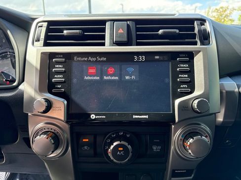 Used 2020 Toyota 4Runner SR5 AWD/4WD image 19