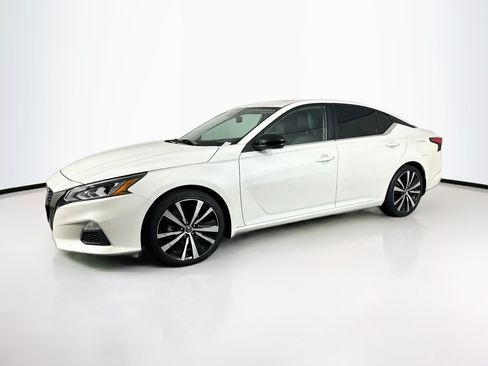 Used 2021 Nissan Altima 2.5 SR w/ SR Premium Package FWD image 3