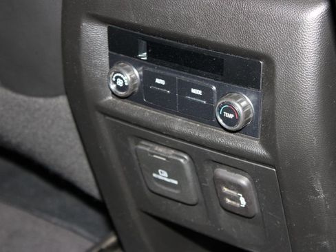 Used 2021 Chevrolet Traverse RS FWD image 30