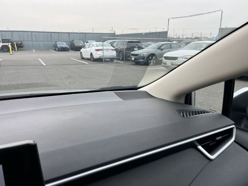 Used 2025 Toyota Corolla LE image 34