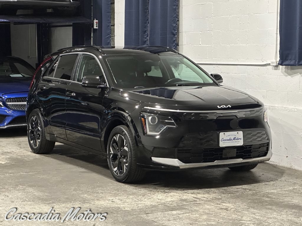 Used 2023 Kia Niro Wind w/ Wind Preserve Package FWD image 1