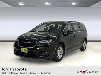 Used 2023 Chrysler Pacifica Touring-L
