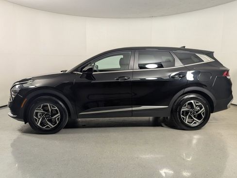 Used 2025 Kia Sportage LX image 4