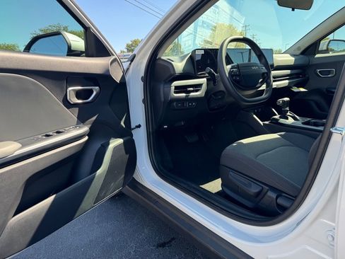 New 2025 Kia K4 LXS image 10